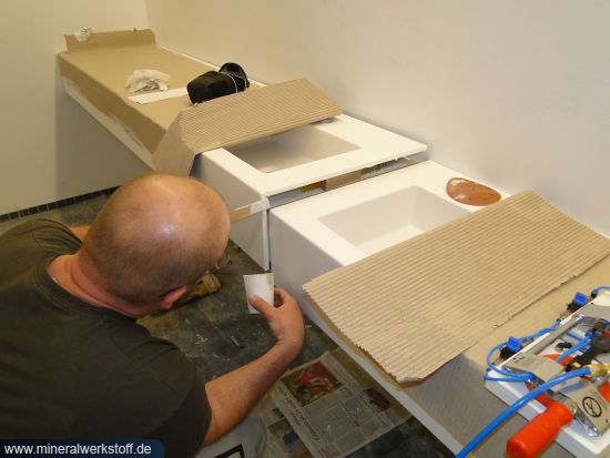 Verklebung von Waschtischen vor Ort 1