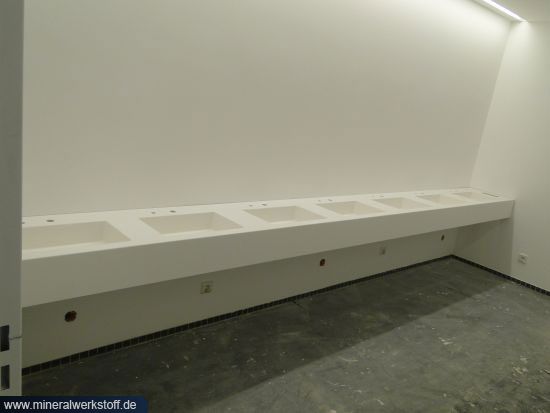 Verklebung von Waschtischen vor Ort 4