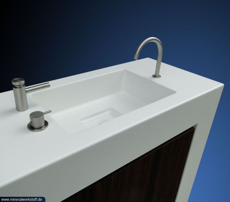 Varicor&reg; Waschtisch f�r eine Schule im Odenwald