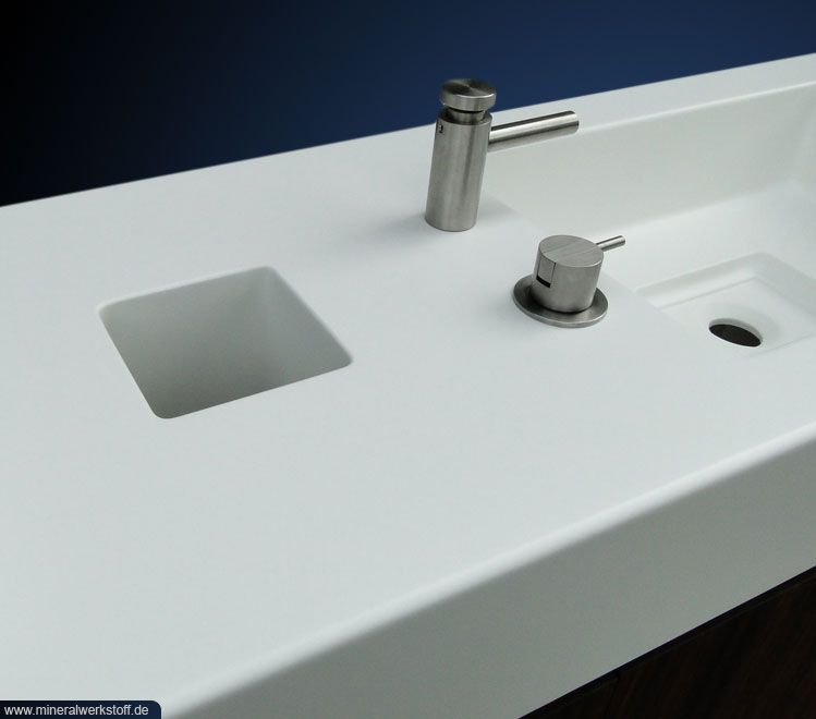 Varicor&reg; Waschtisch f�r eine Schule im Odenwald